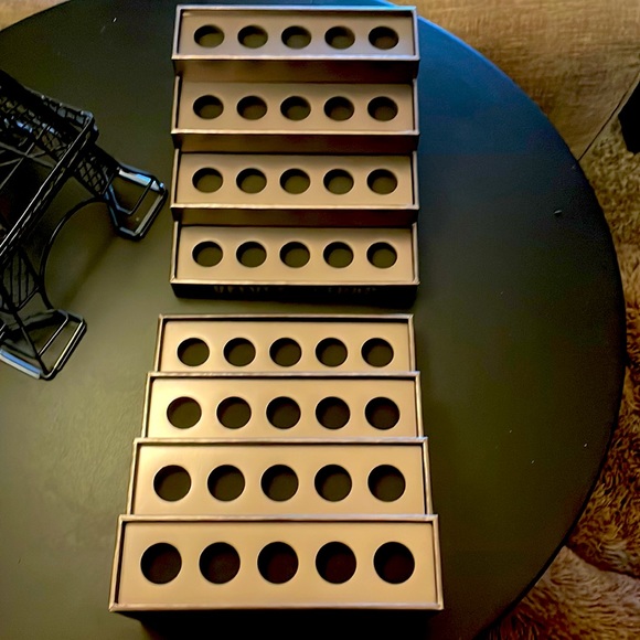 Jeffrey Star Velvet Trap - Picture 2 of 4